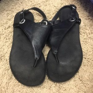 Aersoles black sandals